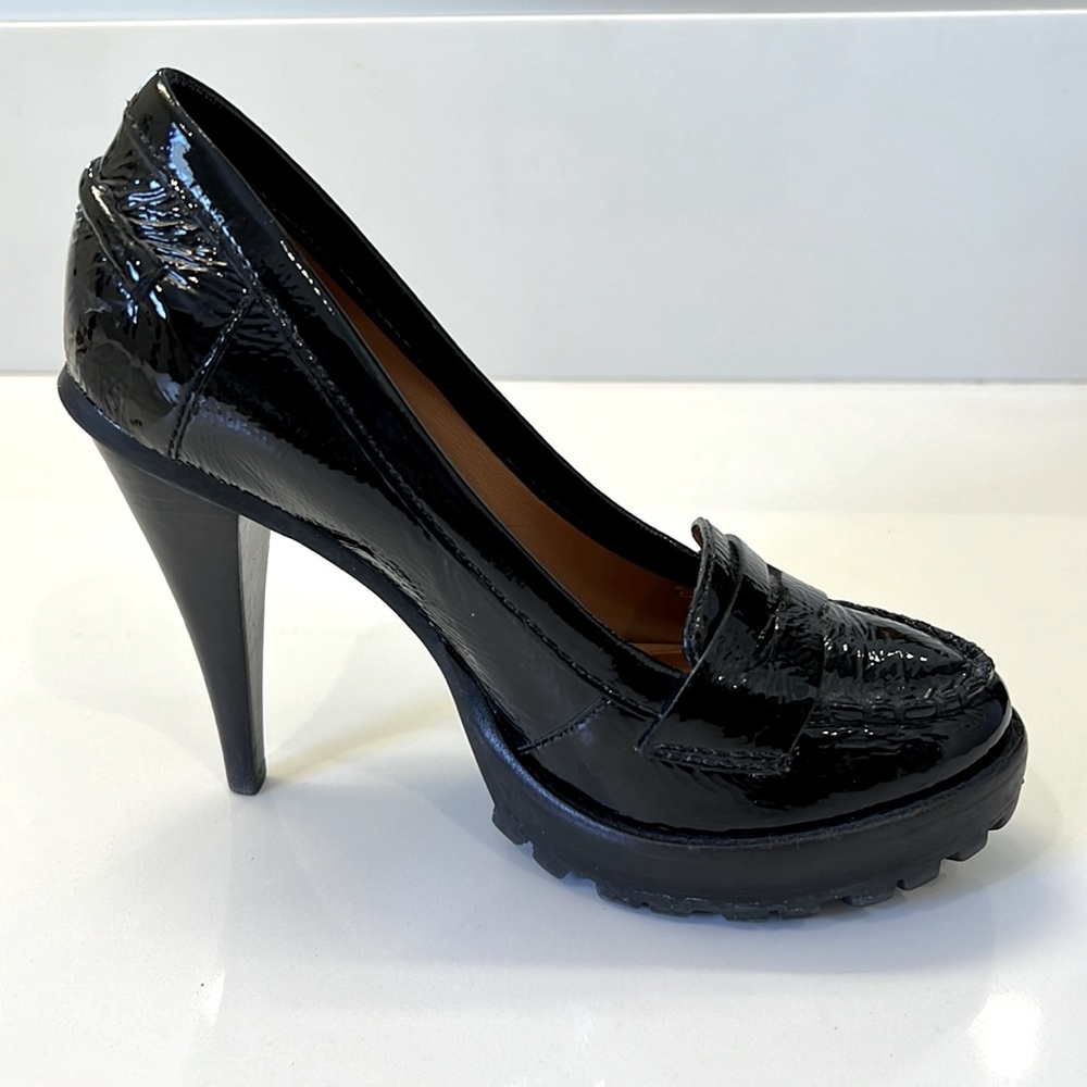 KORS Michael Kors Lug Sole Black Patent Leather Stiletto Penny Loafer Sz 6
